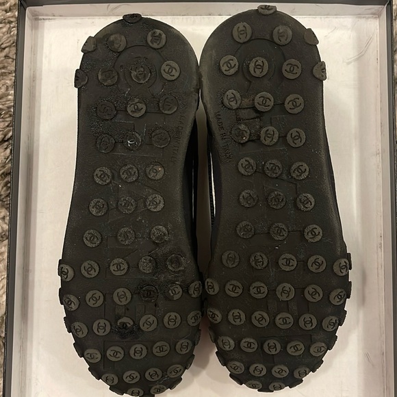 Chanel women’s navy blue sneakers in size 37.5 - Picture 6 of 8